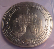 Load image into Gallery viewer, 1952-1977 SOUTHAMPTON CITY COUNCIL SILVER JUBILEE MEDAL IN PROTECTIVE FLIP
