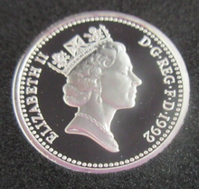 Load image into Gallery viewer, 1992 £1 QUEEN ELIZABETH II ENGLISH OAK SILVER PROOF ONE POUND COIN BOX &amp; COA
