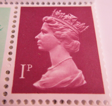 Load image into Gallery viewer, STAMP BOOKLET ROYAL MAIL 1975-76 NEW OLD STOCK TOTAL OF 10P OF STAMPS MNH
