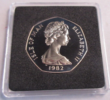 Load image into Gallery viewer, 1982 QEII CHRISTMAS COLLECTION IOM BB MARK DIAMOND FINISH 50P COIN CARD BOX &amp;COA
