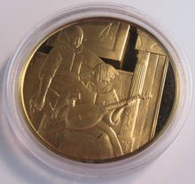 Load image into Gallery viewer, 1975 THE GENIUS OF VERMEER HALLMARKED 24CT GOLD PLATED .925 SILVER 32G MEDAL
