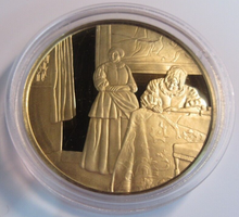 Load image into Gallery viewer, 1975 THE GENIUS OF VERMEER HALLMARKED 24CT GOLD PLATED .925 SILVER 32G MEDAL
