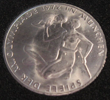 Load image into Gallery viewer, OLYMPIC GAMES TRACK &amp; FIELD 1972 MUNICH 10 DEUTSCHE MARKS BUNC MINT MARK J
