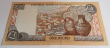 Load image into Gallery viewer, BANK OF CYPRUS ONE POUND BANKNOTES UNC X 3 WITH NOTE HOLDER
