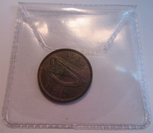 Load image into Gallery viewer, 1939 IRELAND EIRE FARTHING SOME LUSTRE KEY DATE IN CLEAR FLIP
