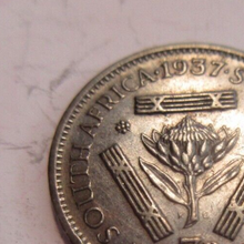 Load image into Gallery viewer, KING GEORGE VI 3d .500 SILVER THREEPENCE 1937 VF-EF IN CLEAR PROTECTIVE FLIP
