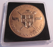 Load image into Gallery viewer, 1971 CITY OF YORK 900TH ANNIVERSARY BRONZE GUILDED PROOF MEDAL BOXED
