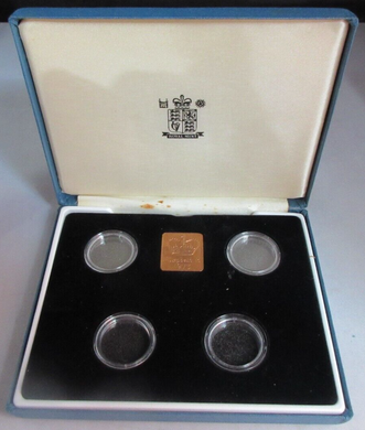 ROYAL MINT COIN BOX ONLY WILL HOLD 4 X SOVEREIGNS OR £1 COINS +TOKEN - NO COINS