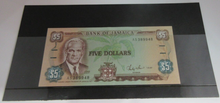 Load image into Gallery viewer, FIVE DOLLAR BANKNOTE $5 1987 BANK OF JAMAICA AS389948 GEM UNC WITH NOTE HOLDER
