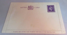 Load image into Gallery viewer, QUEEN ELIZABETH II 3d LETTER CARD UNUSED IN CLEAR FRONTED HOLDER
