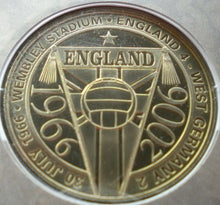 Load image into Gallery viewer, 1966-2006 BOBBY MOORE ENGLAND WORLD CUP HERO MEDAL COVER SIGNED BY RAY WILSON
