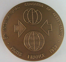 Load image into Gallery viewer, 1967 9TH INTERNATIONAL CONGRESS OF ACCOUNTING A YOUNG &amp; COMPANY BRONZE MEDAL+BOX
