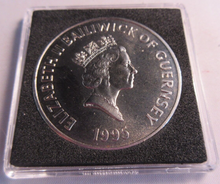 Load image into Gallery viewer, 1995 QUEEN MOTHER GUERNSEY BUNC £5 FIVE POUND CROWN COIN CAPSULE &amp; COA

