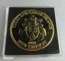 Load image into Gallery viewer, 1997 QEII GOLDEN ANNIVERSARY G/PLATED PROOF TURKS &amp; CAICOS 5 CROWNS COIN BOX/COA

