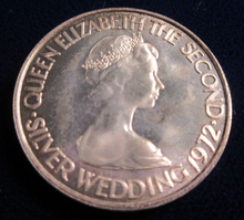 Load image into Gallery viewer, 1972 QUEEN ELIZABETH II SILVER WEDDING BAILIWICK OF JERSEY 4 COIN SET BOX &amp; COA
