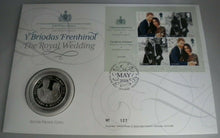 Load image into Gallery viewer, 2018 THE ROYAL WEDDING HARRY &amp; MEGHAN SILVER PROOF £5 COIN COVER PNC R/MAIL BOX
