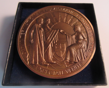 Load image into Gallery viewer, 1836-1986 10th INTERNATIONAL NUMISMATIC CONGRESS BRONZE MEDAL 57MM BOXED
