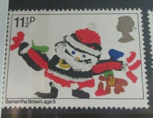 Load image into Gallery viewer, 1981 CHRISTMAS THROUGH THE EYES OF A CHILD BRITISH MINT STAMPS PRESENTATION PACK
