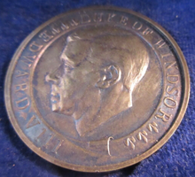 Load image into Gallery viewer, 1972 KING EDWARD VIII DUKE OF WINDSOR TWO MEDAL HALLMARKED .925 SILVER BOX SET
