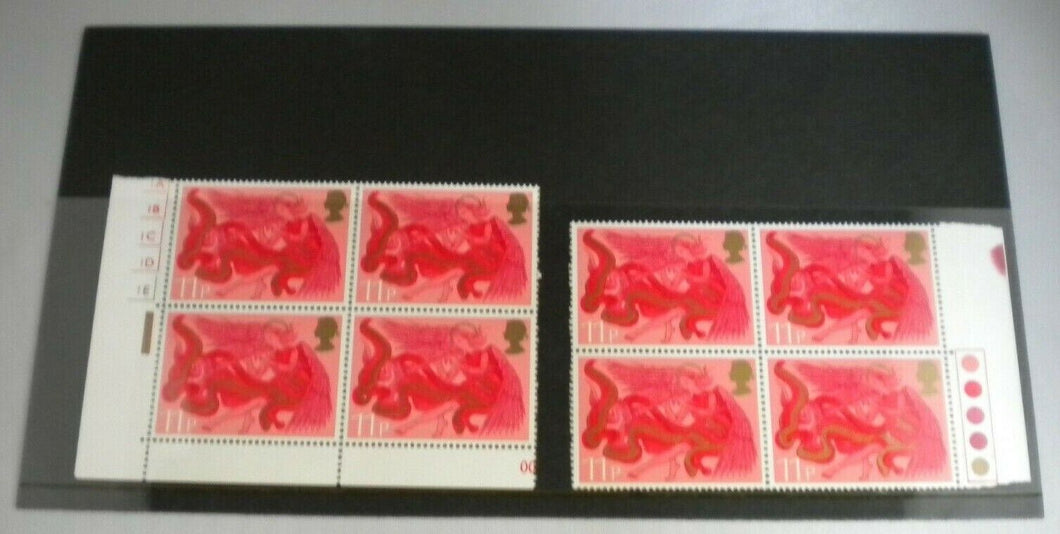 1975 CHRISTMAS ANGEL WITH HORN 11P EIGHT STAMPS MNH & TRAFFIC LIGHTS