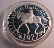 Load image into Gallery viewer, 1952-1977 COMMEMORATING THE ROYAL SILVER JUBILEE QEII - 1977 CROWN COIN BOXED
