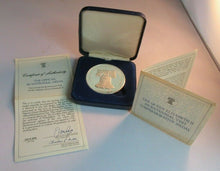 Load image into Gallery viewer, 1976 QE II BICENTENNIAL VISIT COMMEMORATIVE SILVER PROOF MEDAL COA INFO &amp; BOX
