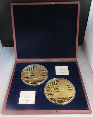 2017 ABRAHAM LINCOLN & JOHN F KENNEDY SWAROVSKI G/PLATED COPPER MEDAL SET BOXED