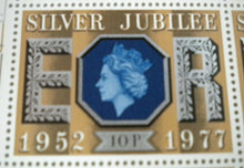 Load image into Gallery viewer, 1977 SILVER JUBILEE 1952-1977 10p BLOCK OF 10 STAMPS MNH &amp; TRAFFIC LIGHTS
