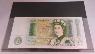 Bank of England Pair of Last Issue £1 Banknotes Unc Number Run DT71 799265/6