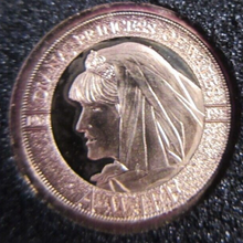 Load image into Gallery viewer, 1997 PORTRAITS OF A PRINCESS A WIFE MINITURE MEDAL .585 GOLD PROOF BOX &amp; COA
