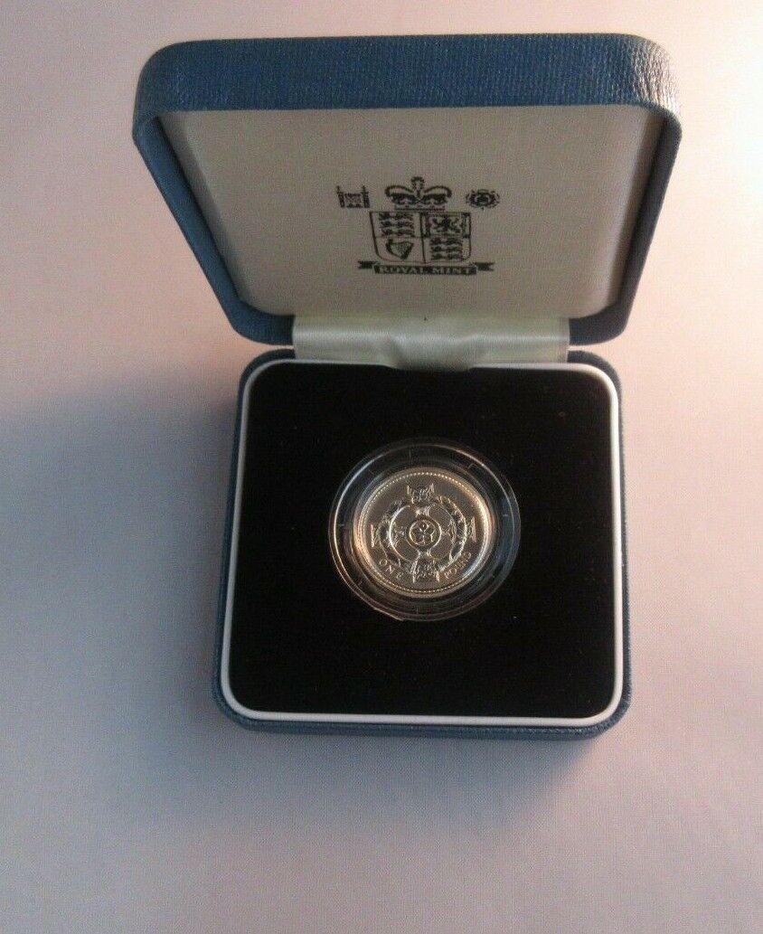 2001 Royal Mint Silver Reverse Frosted £1 One Pound Coin Celtic Cross in RM Box