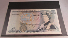 Load image into Gallery viewer, 1973 PAGE FIVE POUND £5 NOTE AUGUST 1973 UNC BZ84 989140
