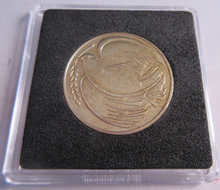 Load image into Gallery viewer, 1995 £2 PEACE DOVE AFTER WWII aUNC TWO POUND COIN &amp; CAPSULE
