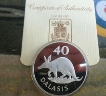 Load image into Gallery viewer, 1977 ROYAL MINT GAMBIA CONSERVATION AARDVARK SILVER 40 DALASIS COIN COA.
