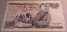 Load image into Gallery viewer, 1973 PAGE FIVE POUND £5 NOTES AUGUST 1973 7 CONSECUTIVE RUN UNC
