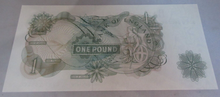 Load image into Gallery viewer, 1967 FFORDE £1 ONE POUND BANK NOTES X2 UNC FEB 1967 D28Y 165666 &amp; D28Y 165888
