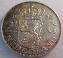 Load image into Gallery viewer, 1964 JULIANA KONINGIN DER NEDERLANDEN 2 1/2 GUILDERS SILVER UNC COIN
