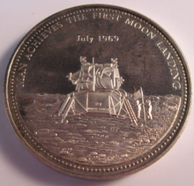 Load image into Gallery viewer, 1969 APOLLO II 1ST MOON LANDING PROOF MEDAL SET BOXED 1 X SILVER 1 X GOLD PLATED
