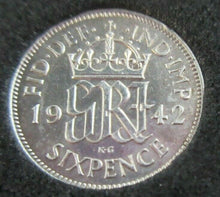 Load image into Gallery viewer, 1942 KING GEORGE VI BARE HEAD .500 SILVER aUNC 6d SIXPENCE COIN CAPSULE &amp; BOX
