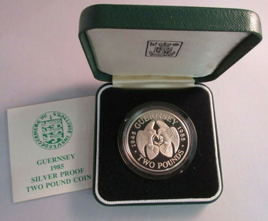 40TH ANNIV OF THE LIBERATION SILVER PROOF 1985 £2 GUERNSEY CROWN COIN BOX & COA