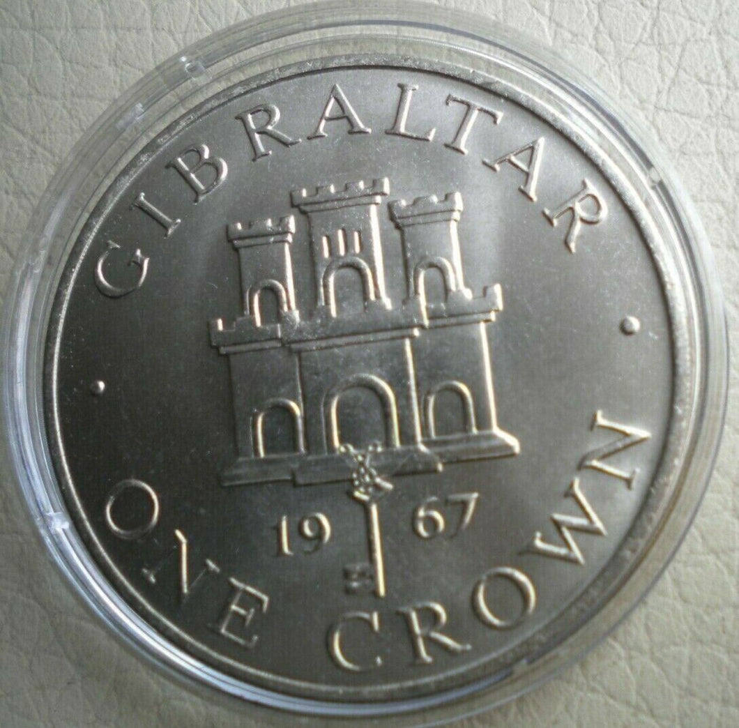 1967 QUEEN ELIZABETH II GIBRALTAR ONE CROWN COIN PRESENTED IN CLEAR CAPSULE