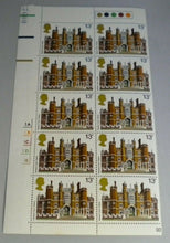 Load image into Gallery viewer, 1978  HAMPTON COURT PALACE 13p BLOCK OF 10 STAMPS MNH &amp; TRAFFIC LIGHTS
