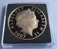 Load image into Gallery viewer, 2007 QEII WILLIAM &amp; MARY HISTORY OF THE MONARCHY ALDERNEY S/PROOF £5 COIN BOXCOA
