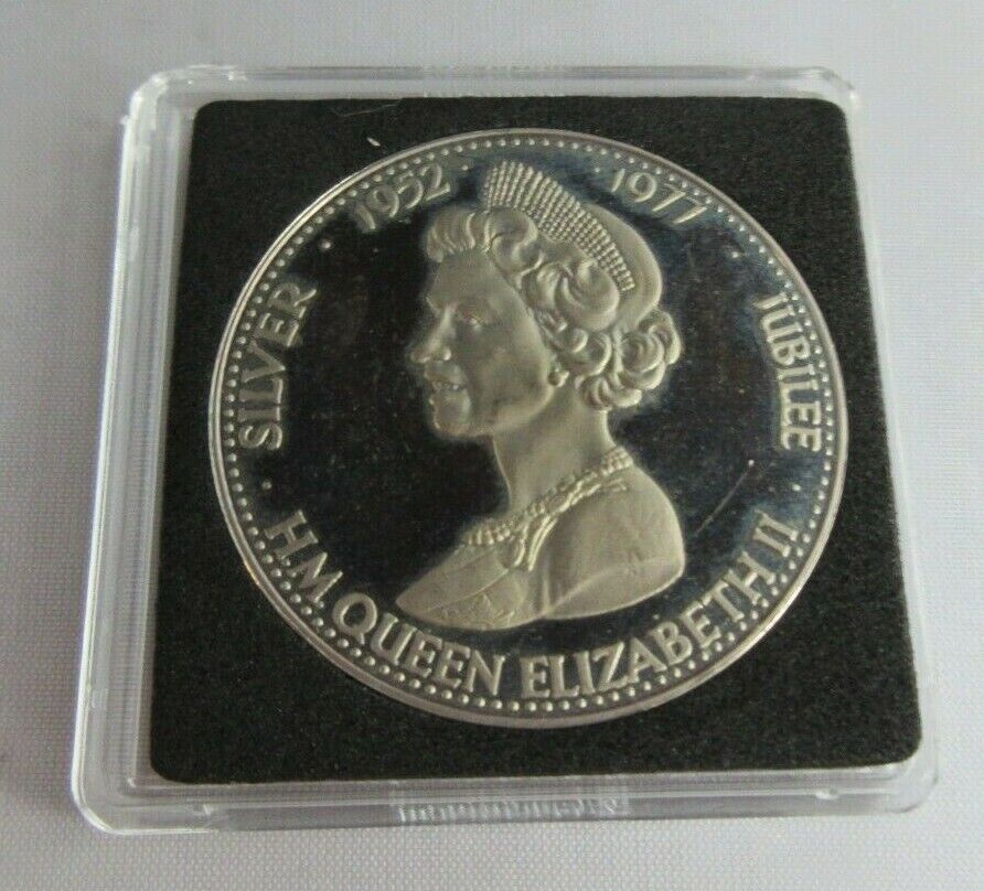 1952-1977 HM QUEEN ELIZABETHH II PROOF MEDALLION & QUADRANT CAPSULE