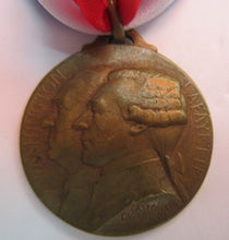 Load image into Gallery viewer, 1917 WW1 FRANCE DAY CHARITY PENDANT 28MM MEDAL LAFAYETTE WASHINGTON LAVRILLIER
