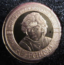 Load image into Gallery viewer, 1997 PORTRAITS OF A PRINCESS A LEGEND MINITURE MEDAL .585 GOLD PROOF BOX &amp; COA
