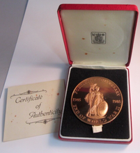 Load image into Gallery viewer, 1945-1985 40TH ANNIVERSARY END OF WWII HIGH RELIEF BRONZE MEDAL 63MM BOX SCARCE
