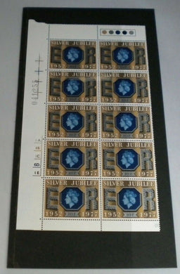 1977 SILVER JUBILEE 1952-1977 10p BLOCK OF 10 STAMPS MNH & TRAFFIC LIGHTS