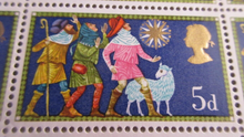 Load image into Gallery viewer, 1969 CHRISTMAS 5d  40 X STAMPS MNH WITH TRAFFIC LIGHTS &amp; STAMP HOLDER
