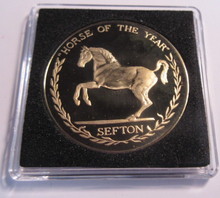 Load image into Gallery viewer, 1982 HORSE OF THE YEAR SEFTON GOLD PLATED PROOF MEDAL CAPSULE BOX &amp; COA
